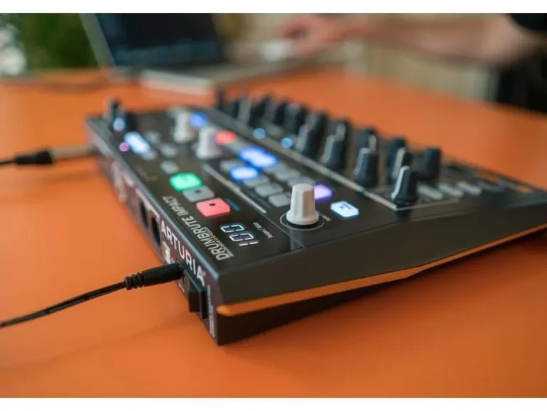 Arturia Drum Machine Drumbrute Impact
