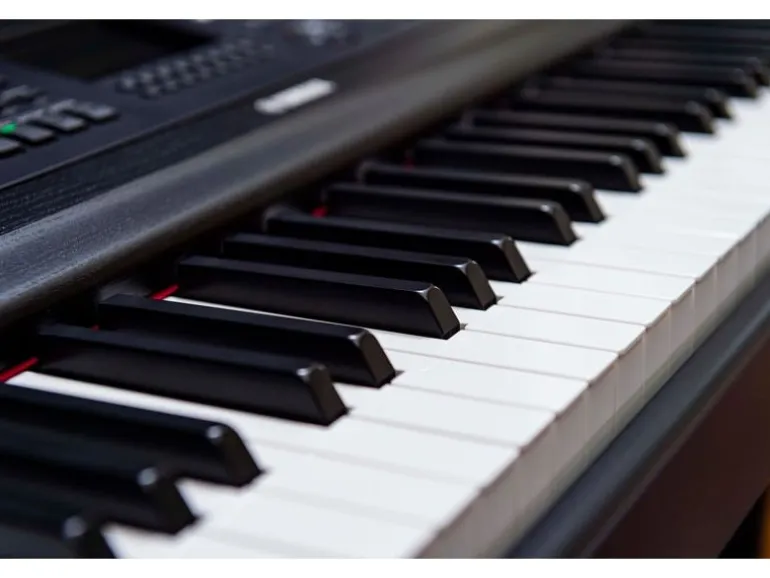 Yamaha E-Piano DGX-670 Schwarz